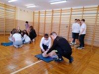 Pokaz pierwszej pomocy w klasach 6a i 6b
