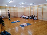 Pokaz pierwszej pomocy w klasach 6a i 6b